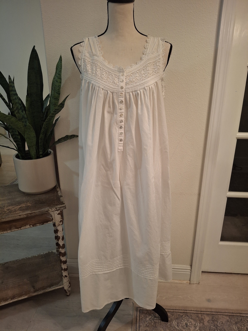 Eileen West White Lace-Trim Cotton Nightgown